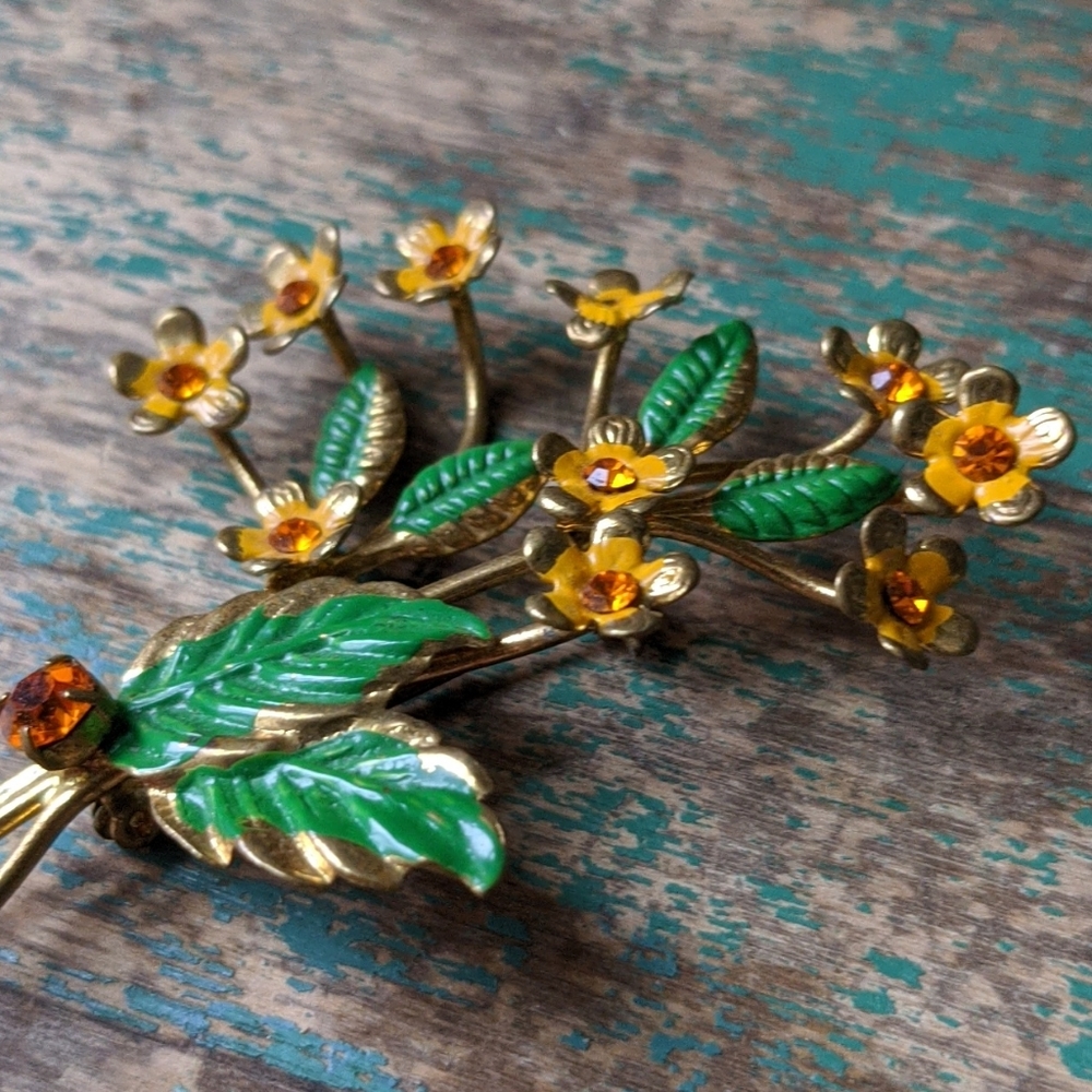 Vintage AUSTRIA Painted Metal & Rhinestone Crystal Yellow Flower Brooch - Picture 5 of 9